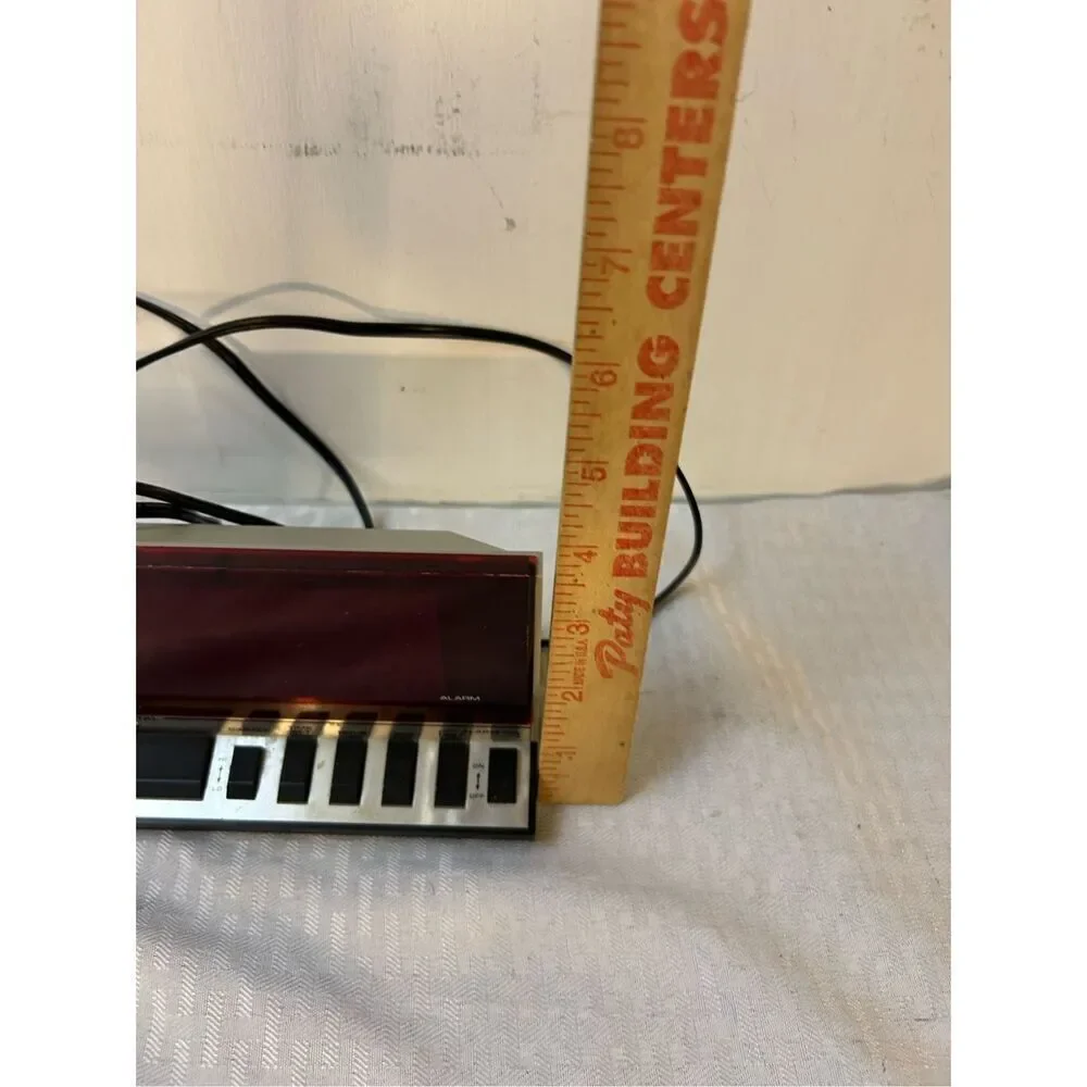 Spartus Electronic Digital Alarm clock vintage‎